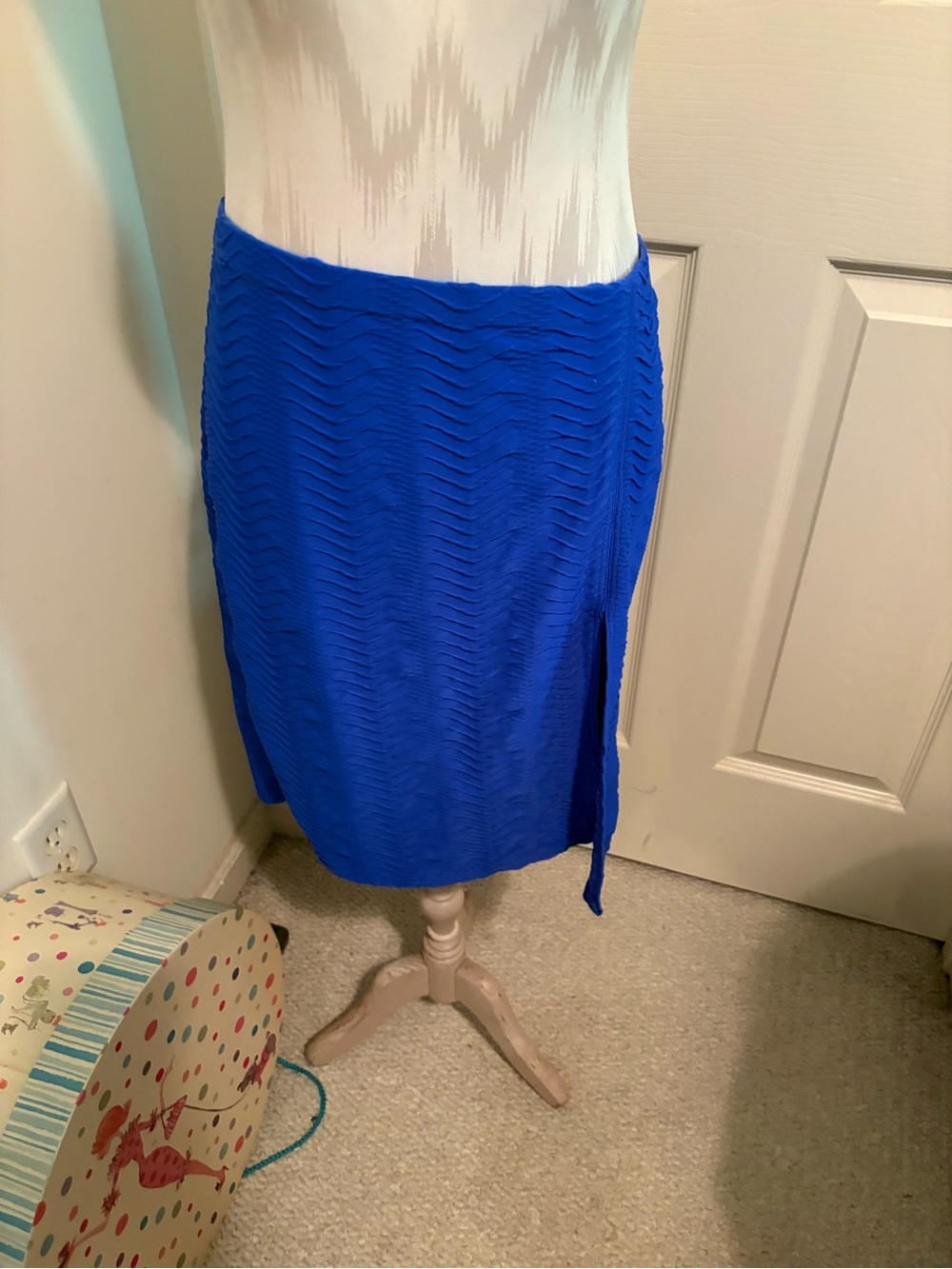 Gotten size M royal Blue Textured Side-Slit Women's Skirt $119
